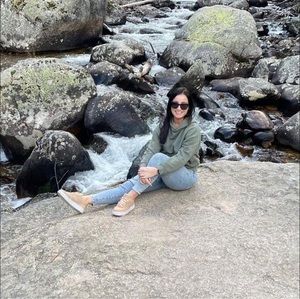 Meet your Posher, Emily